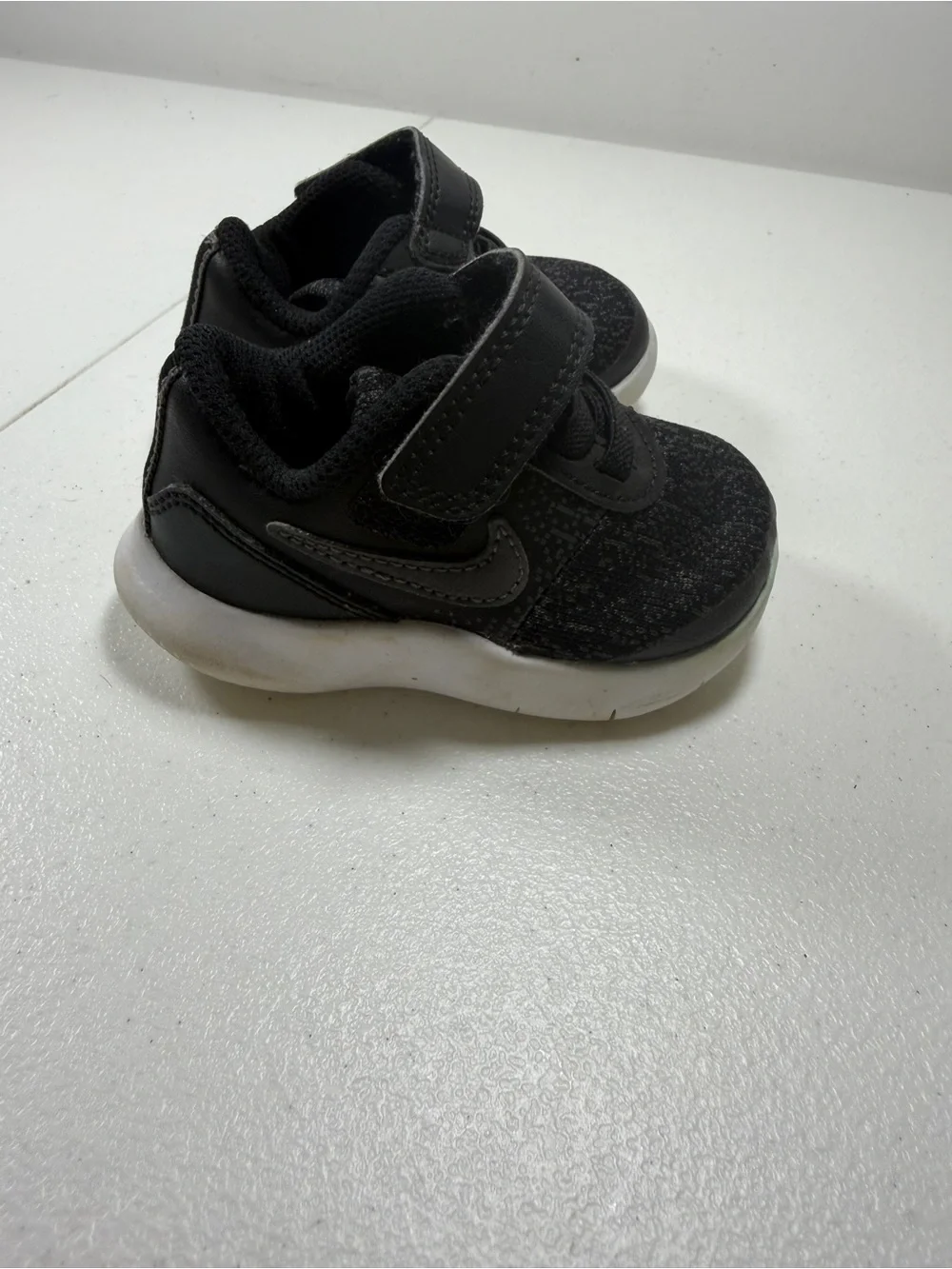 Nike Revolution Toddler Black Knit Hook-and-Loop Sneakers size 3C